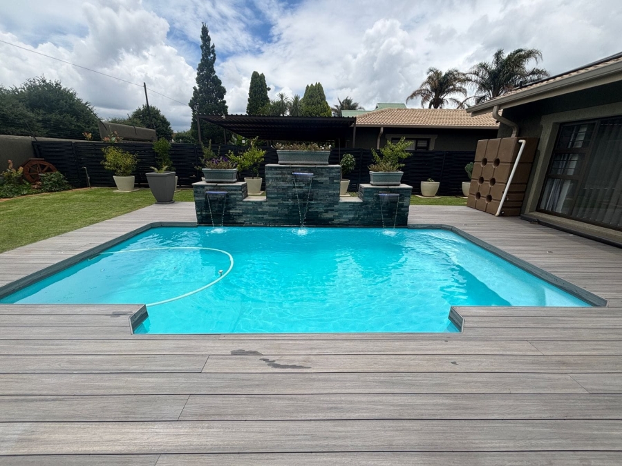 10 Bedroom Property for Sale in Kenleaf Gauteng