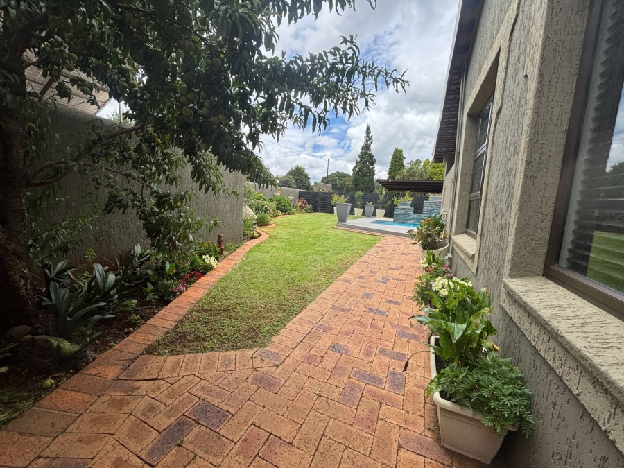 10 Bedroom Property for Sale in Kenleaf Gauteng