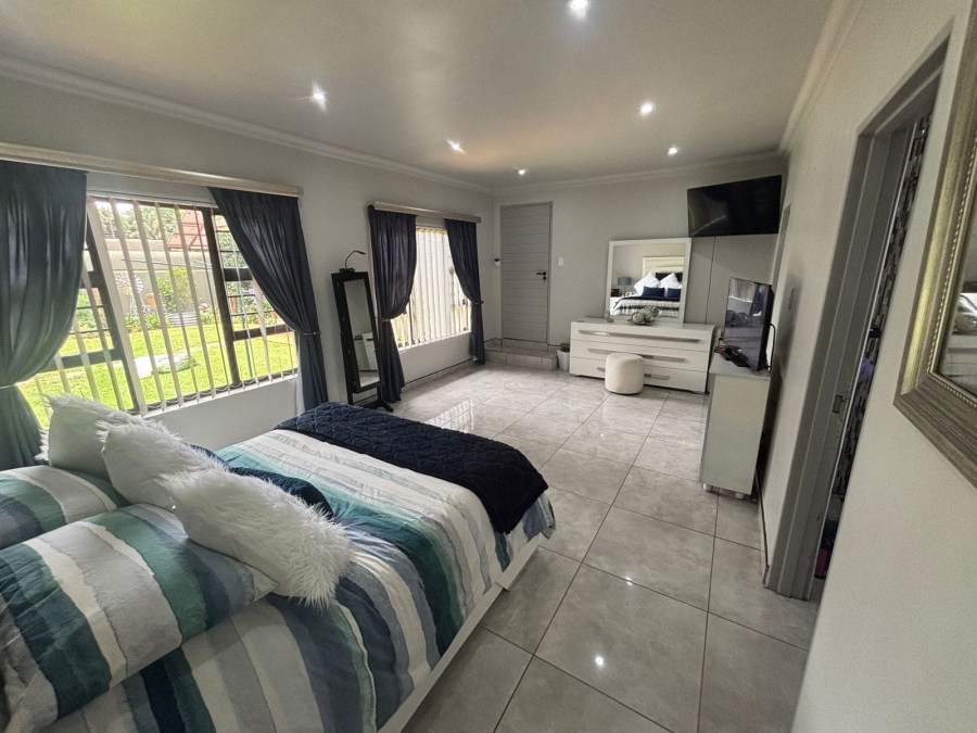 10 Bedroom Property for Sale in Kenleaf Gauteng