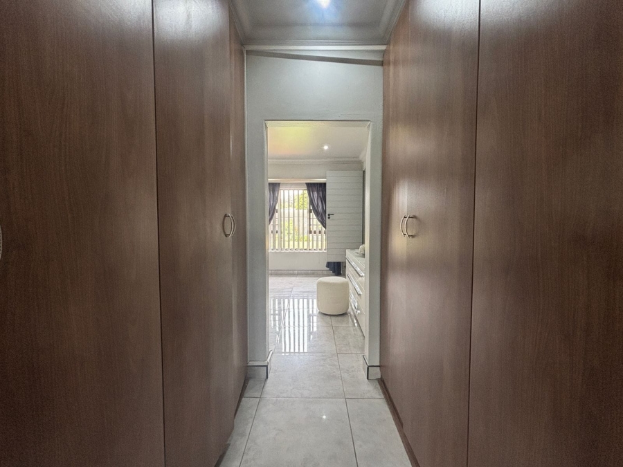 10 Bedroom Property for Sale in Kenleaf Gauteng