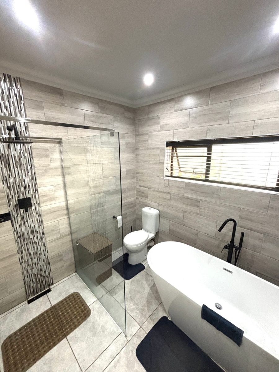 10 Bedroom Property for Sale in Kenleaf Gauteng