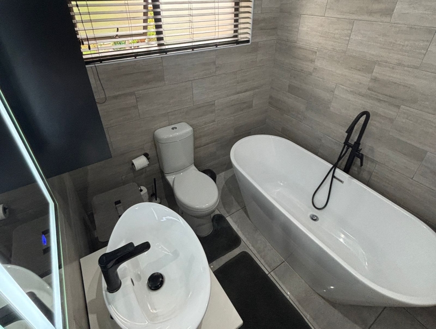 10 Bedroom Property for Sale in Kenleaf Gauteng