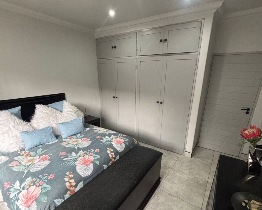 10 Bedroom Property for Sale in Kenleaf Gauteng