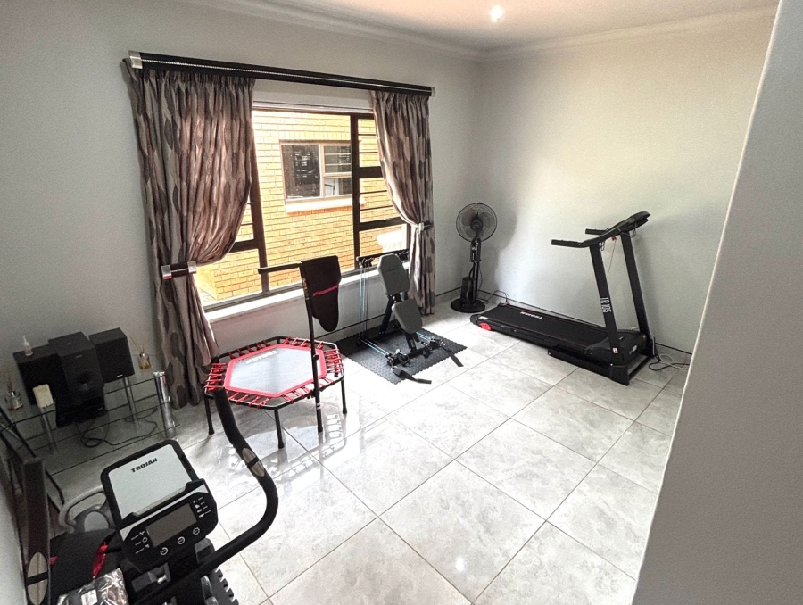 10 Bedroom Property for Sale in Kenleaf Gauteng