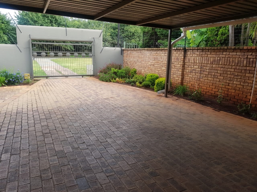 10 Bedroom Property for Sale in Kenleaf Gauteng