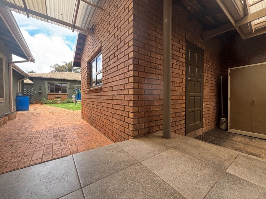 10 Bedroom Property for Sale in Kenleaf Gauteng