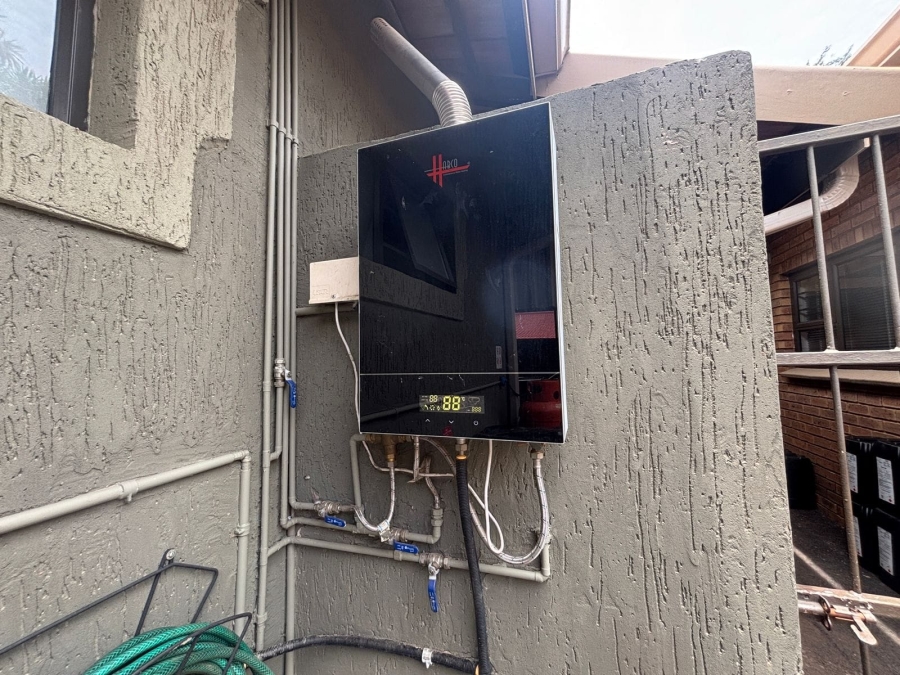 10 Bedroom Property for Sale in Kenleaf Gauteng