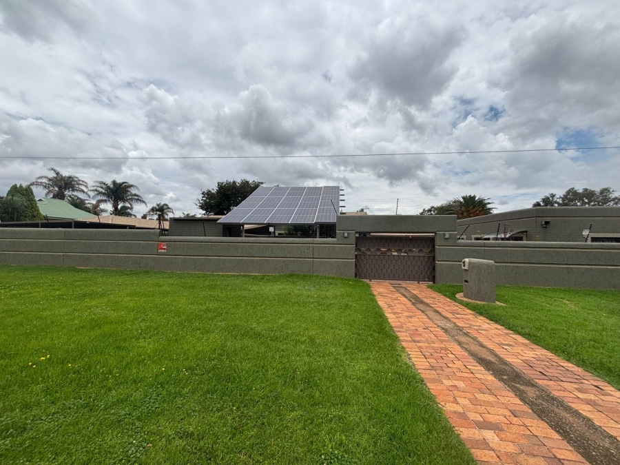 10 Bedroom Property for Sale in Kenleaf Gauteng
