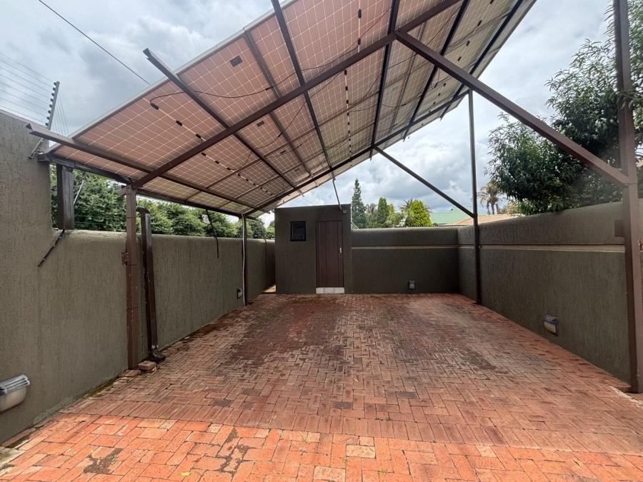 10 Bedroom Property for Sale in Kenleaf Gauteng