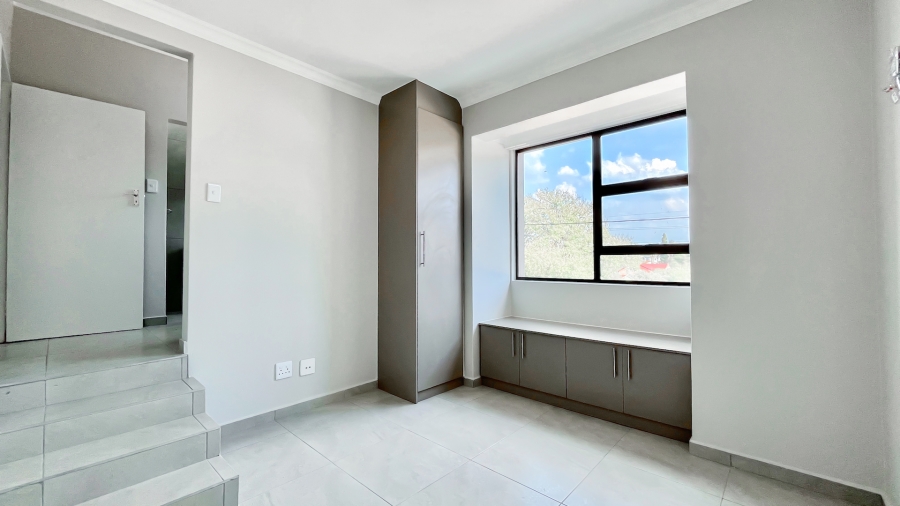 To Let 1 Bedroom Property for Rent in Kew Gauteng