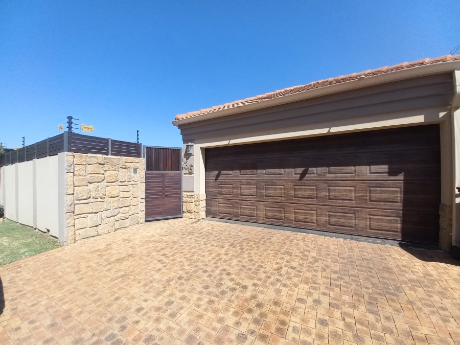 3 Bedroom Property for Sale in Parkhaven Gauteng