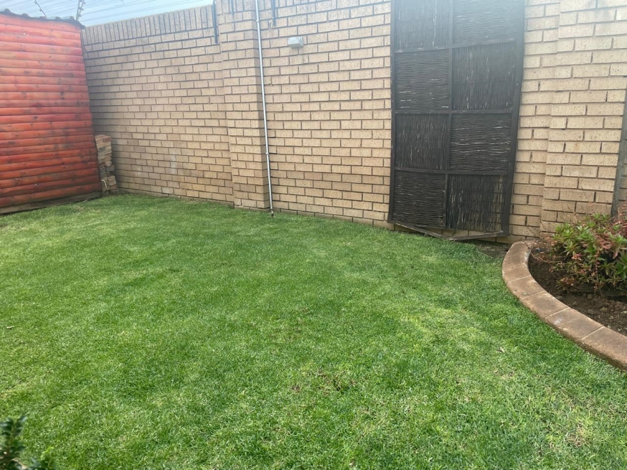 3 Bedroom Property for Sale in Parkhaven Gauteng