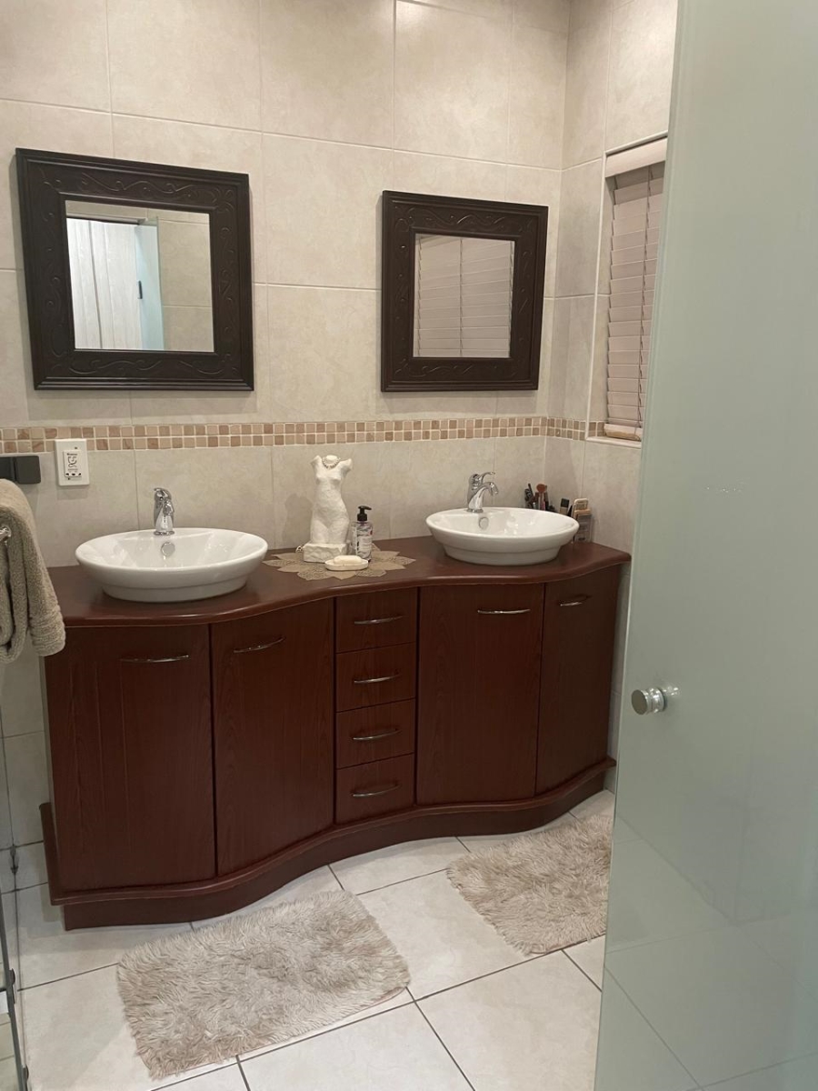 3 Bedroom Property for Sale in Parkhaven Gauteng