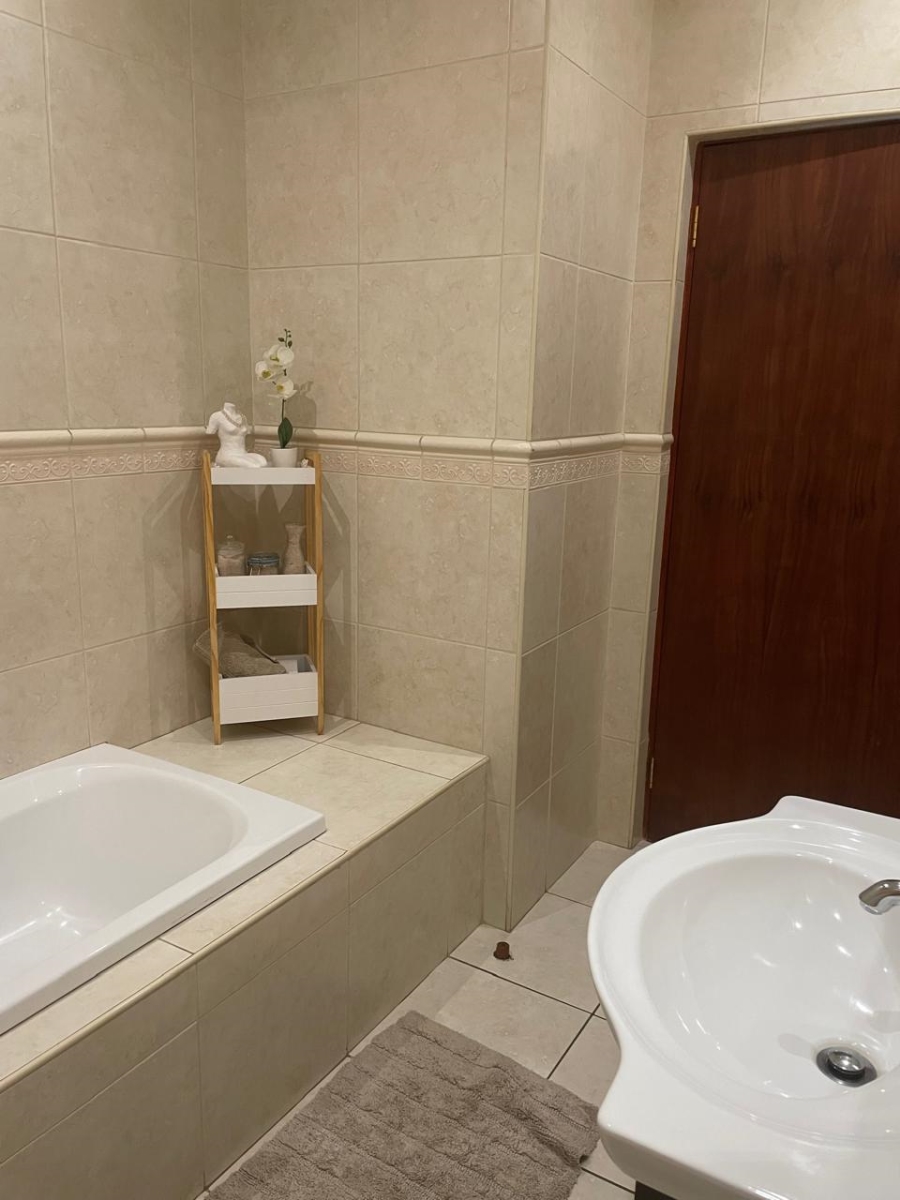 3 Bedroom Property for Sale in Parkhaven Gauteng