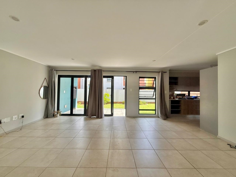 To Let 3 Bedroom Property for Rent in Amberfield Gauteng