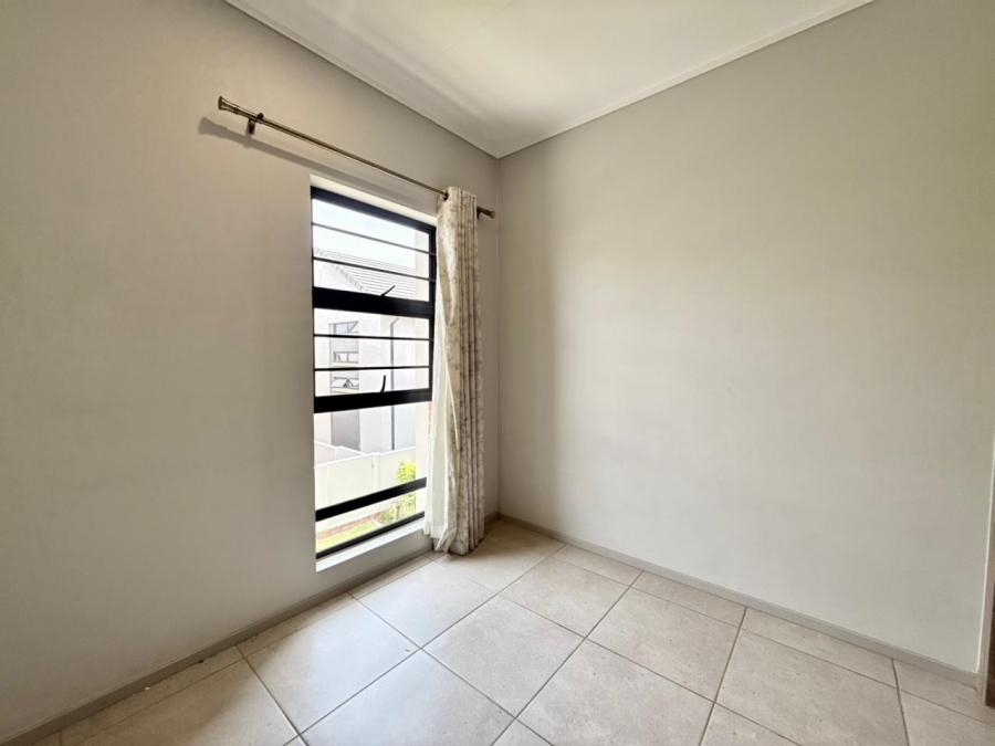 To Let 3 Bedroom Property for Rent in Amberfield Gauteng