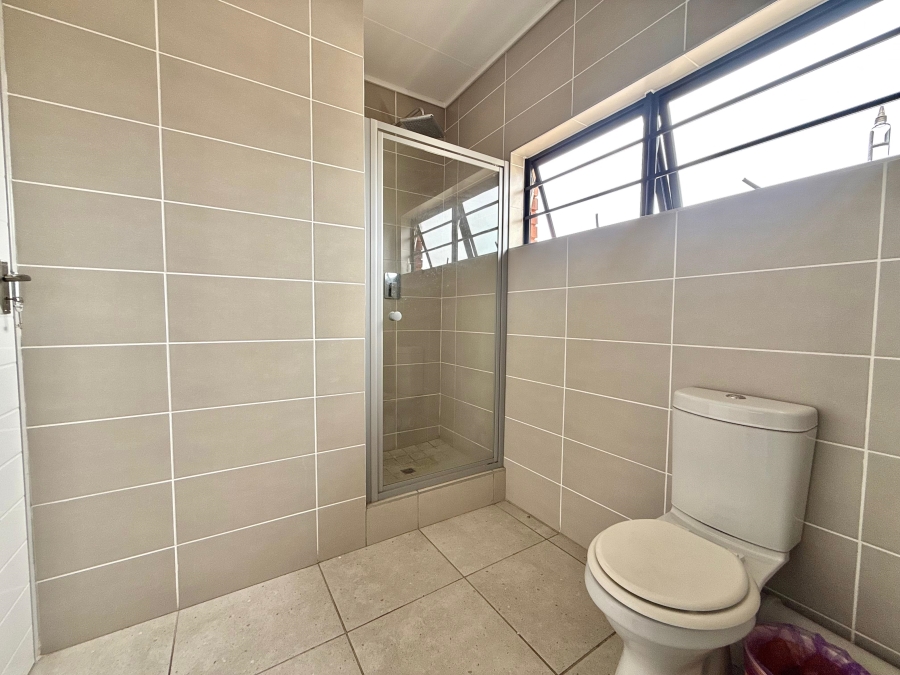 To Let 3 Bedroom Property for Rent in Amberfield Gauteng