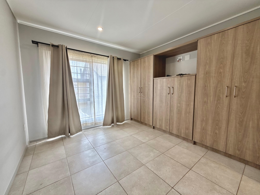 To Let 3 Bedroom Property for Rent in Amberfield Gauteng