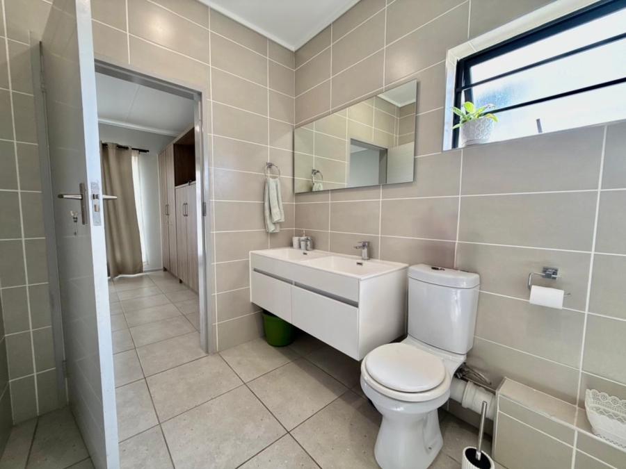 To Let 3 Bedroom Property for Rent in Amberfield Gauteng