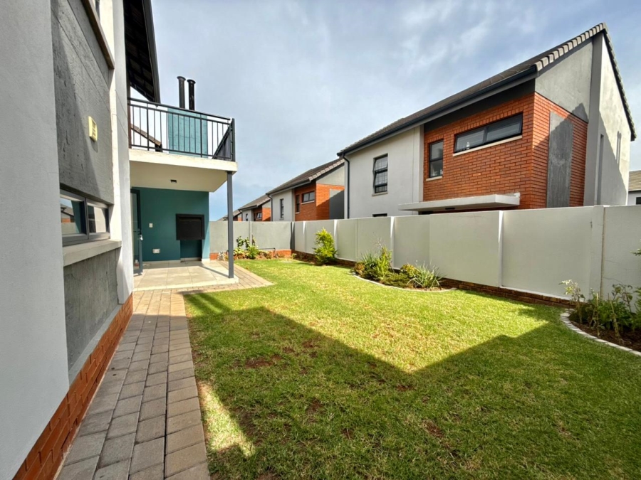 To Let 3 Bedroom Property for Rent in Amberfield Gauteng
