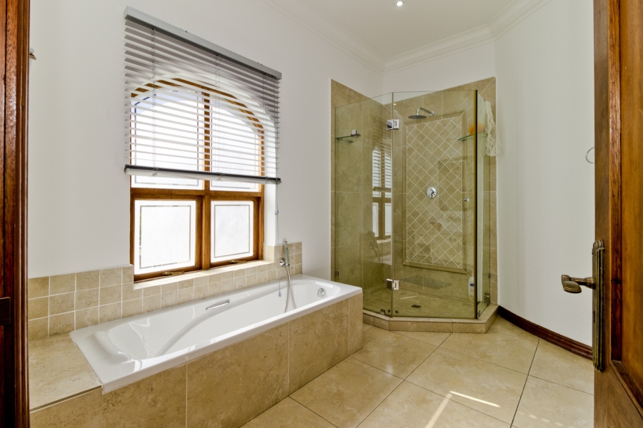 5 Bedroom Property for Sale in Dainfern Valley Gauteng