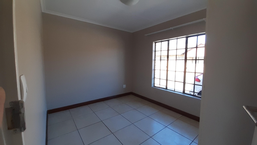To Let 2 Bedroom Property for Rent in Riversdale Gauteng