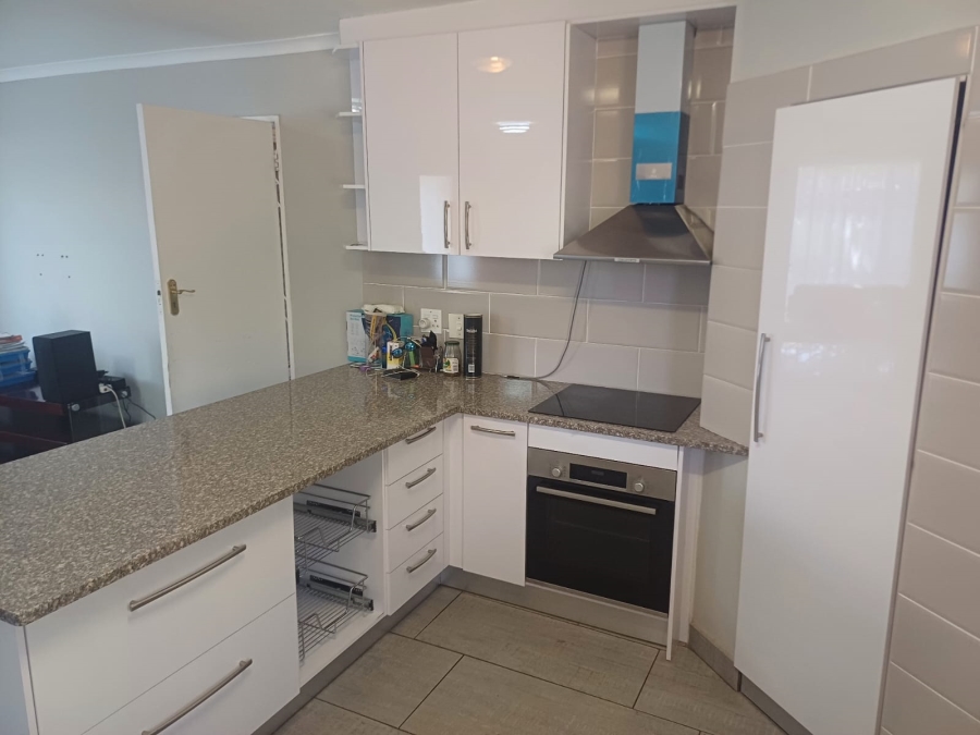 To Let 3 Bedroom Property for Rent in Die Hoewes Gauteng