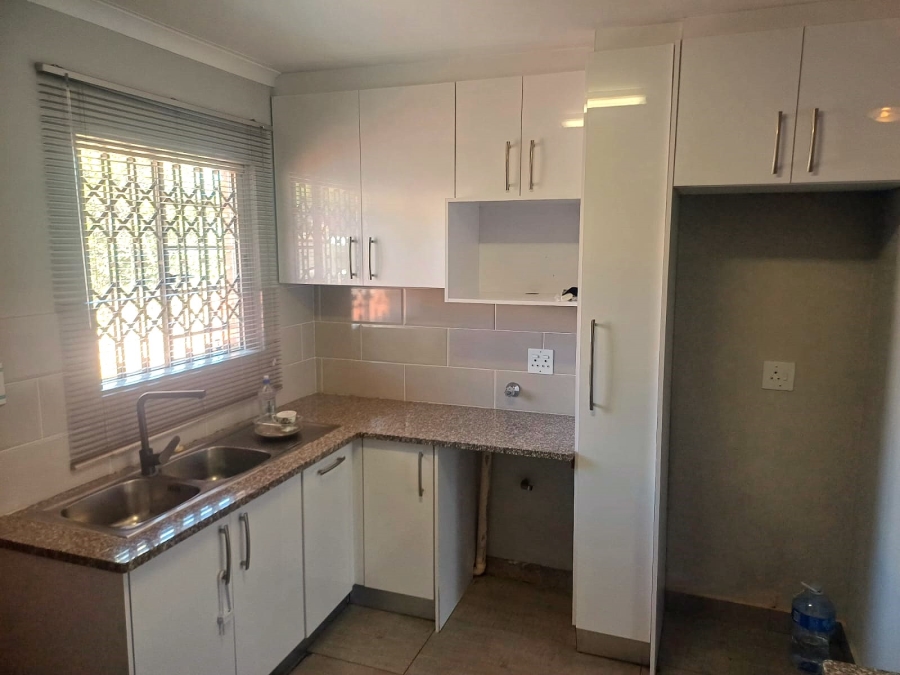 To Let 3 Bedroom Property for Rent in Die Hoewes Gauteng