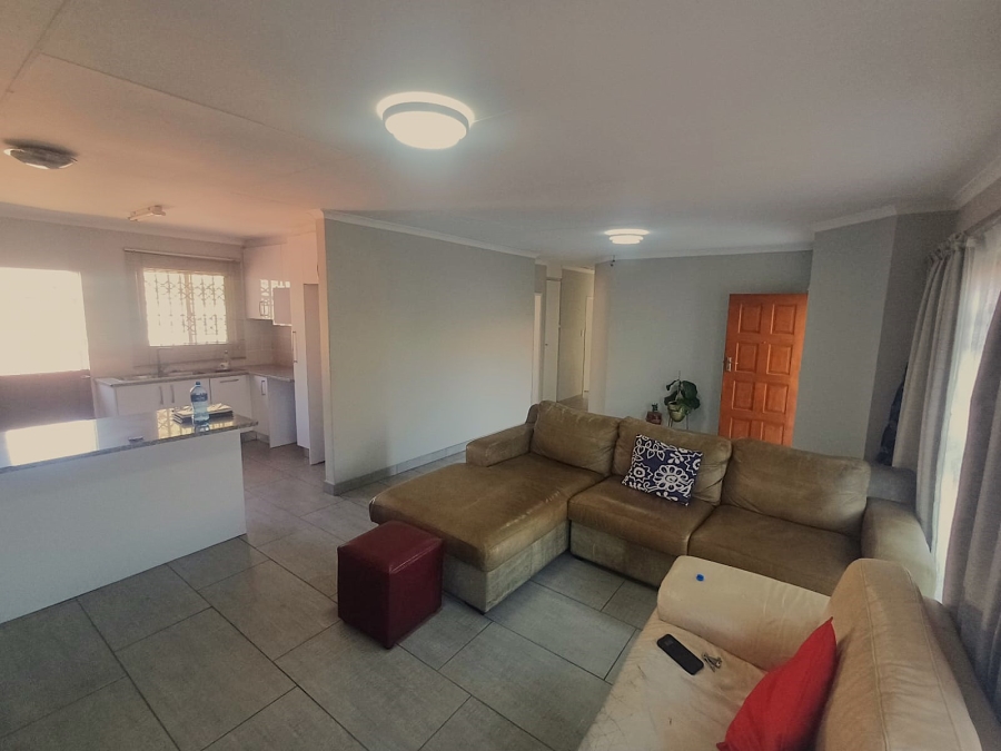 To Let 3 Bedroom Property for Rent in Die Hoewes Gauteng