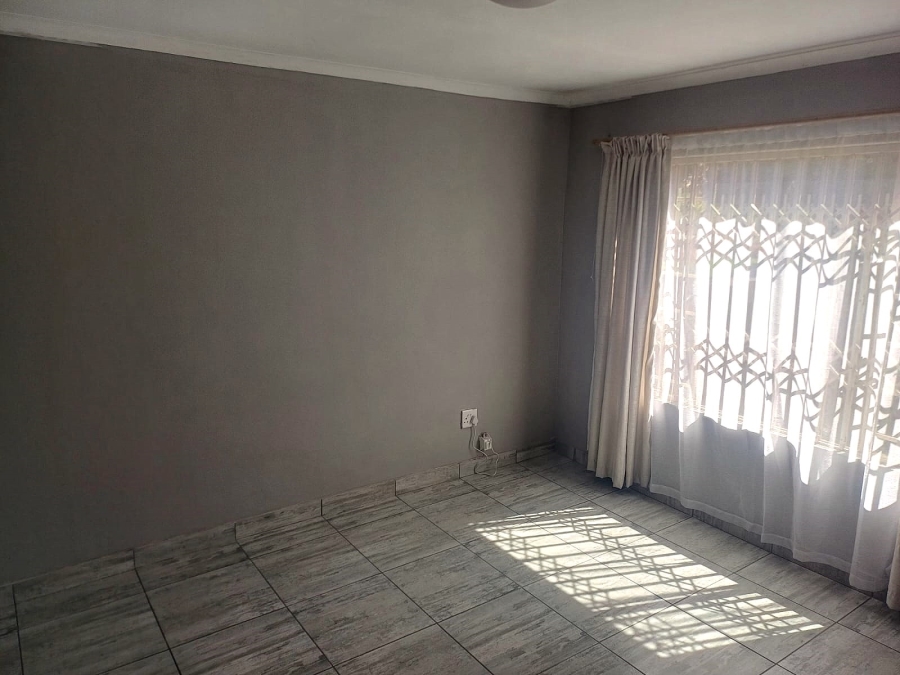 To Let 3 Bedroom Property for Rent in Die Hoewes Gauteng