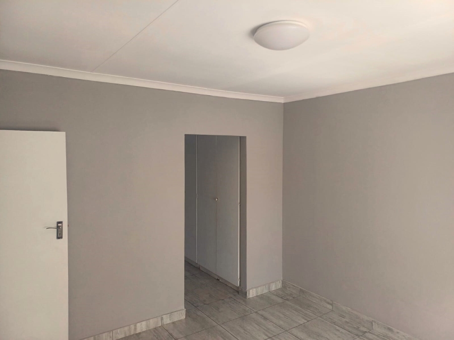 To Let 3 Bedroom Property for Rent in Die Hoewes Gauteng
