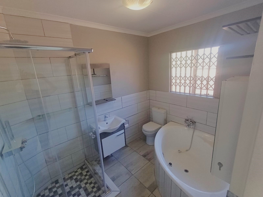 To Let 3 Bedroom Property for Rent in Die Hoewes Gauteng