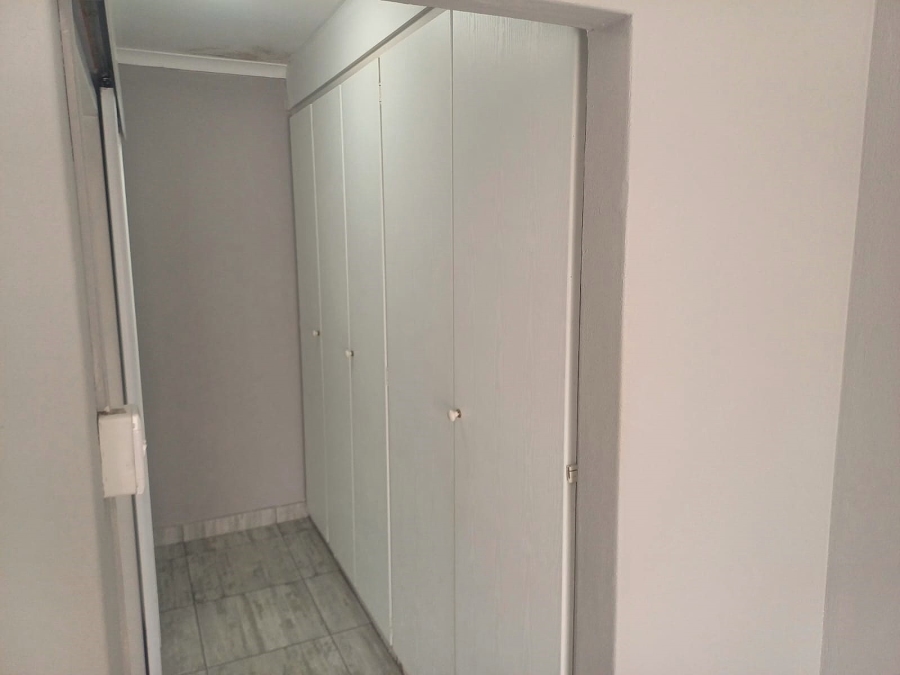 To Let 3 Bedroom Property for Rent in Die Hoewes Gauteng