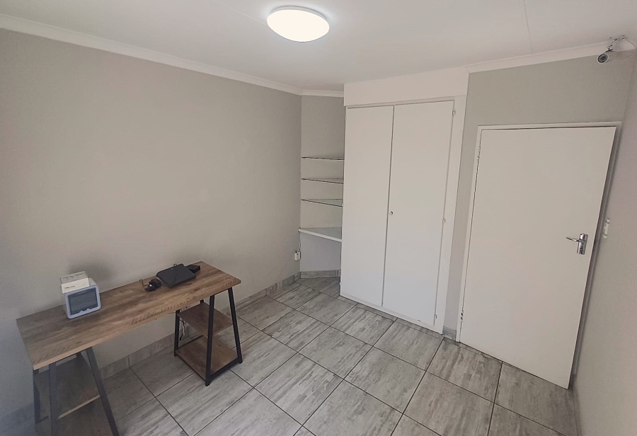 3 Bedroom Property for Sale in Die Hoewes Gauteng