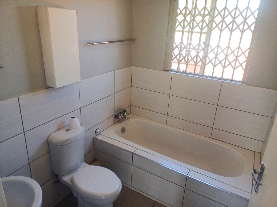To Let 3 Bedroom Property for Rent in Die Hoewes Gauteng