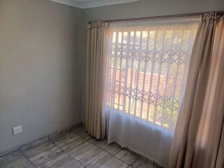To Let 3 Bedroom Property for Rent in Die Hoewes Gauteng