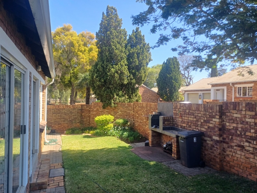 To Let 3 Bedroom Property for Rent in Die Hoewes Gauteng