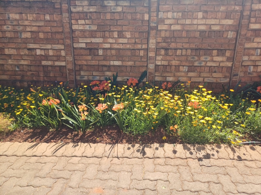 To Let 3 Bedroom Property for Rent in Die Hoewes Gauteng