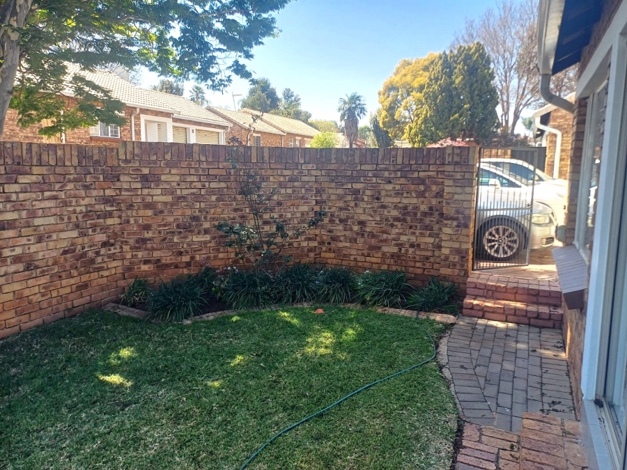 To Let 3 Bedroom Property for Rent in Die Hoewes Gauteng