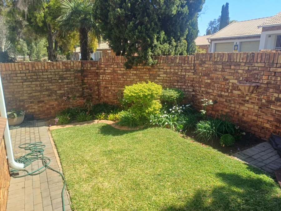 To Let 3 Bedroom Property for Rent in Die Hoewes Gauteng