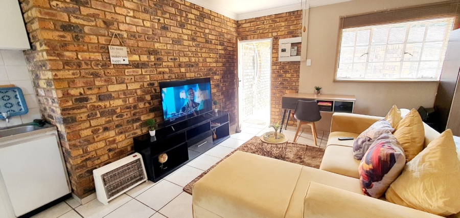 To Let 1 Bedroom Property for Rent in Three Rivers Proper Gauteng