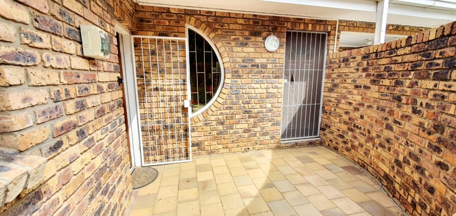 To Let 1 Bedroom Property for Rent in Three Rivers Proper Gauteng