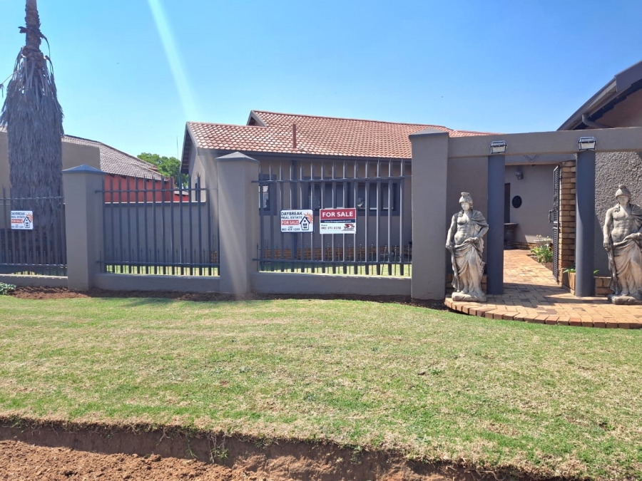 6 Bedroom Property for Sale in Dalpark Gauteng