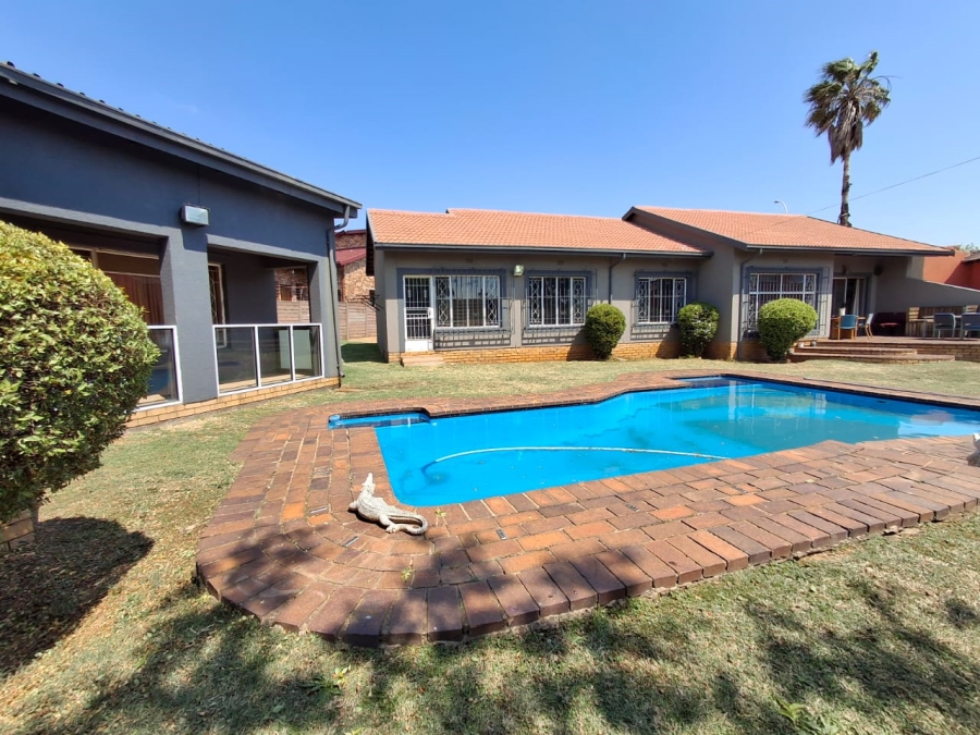 6 Bedroom Property for Sale in Dalpark Gauteng