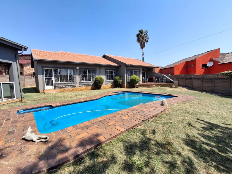 6 Bedroom Property for Sale in Dalpark Gauteng