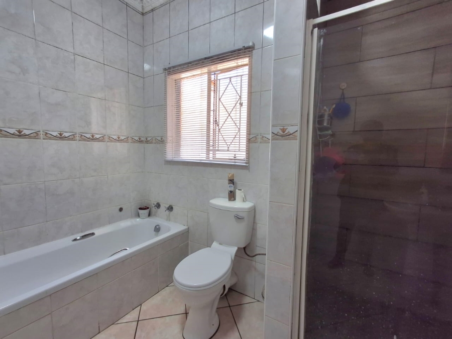 6 Bedroom Property for Sale in Dalpark Gauteng