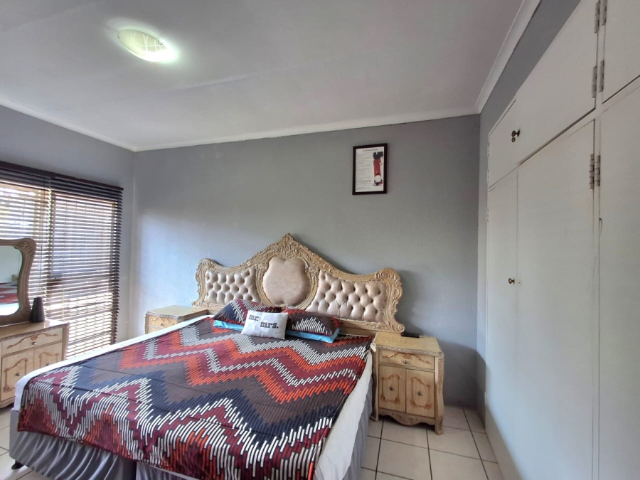 6 Bedroom Property for Sale in Dalpark Gauteng