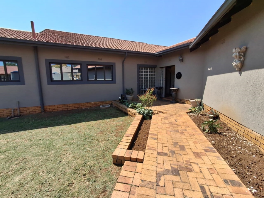 6 Bedroom Property for Sale in Dalpark Gauteng
