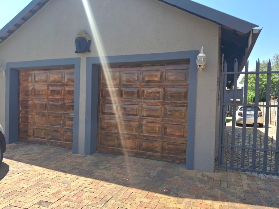 6 Bedroom Property for Sale in Dalpark Gauteng