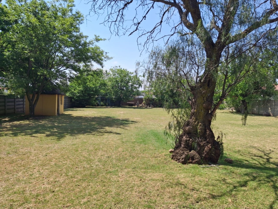 6 Bedroom Property for Sale in Dalpark Gauteng
